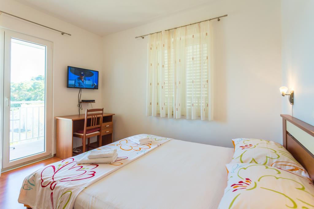 Apartments Slavica Pomena Room photo