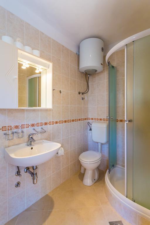 Apartments Slavica Pomena Exterior photo