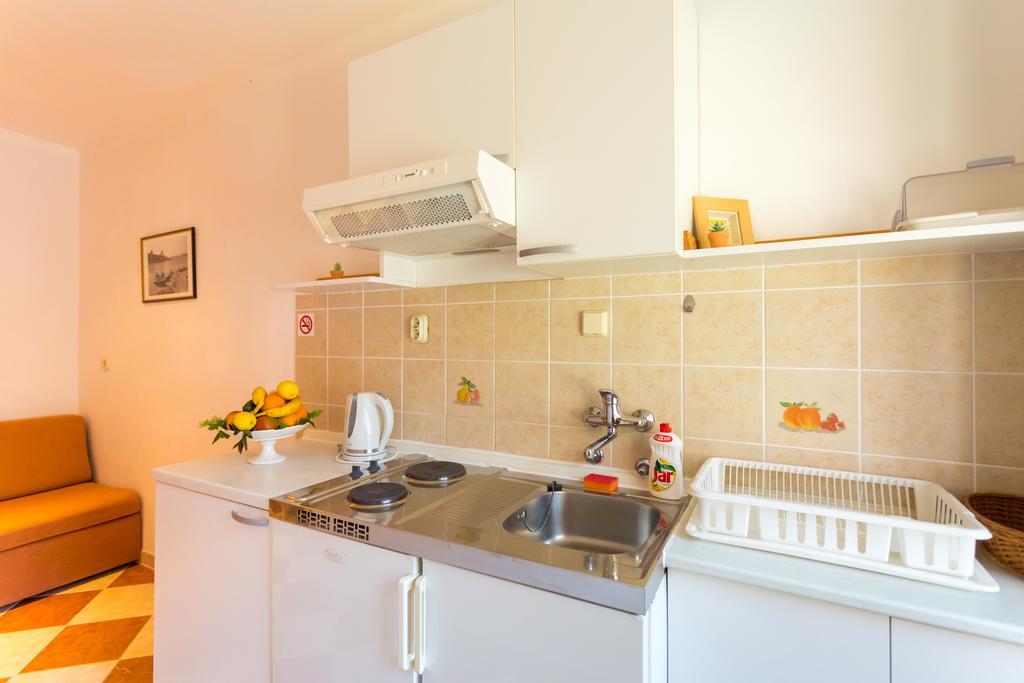 Apartments Slavica Pomena Exterior photo