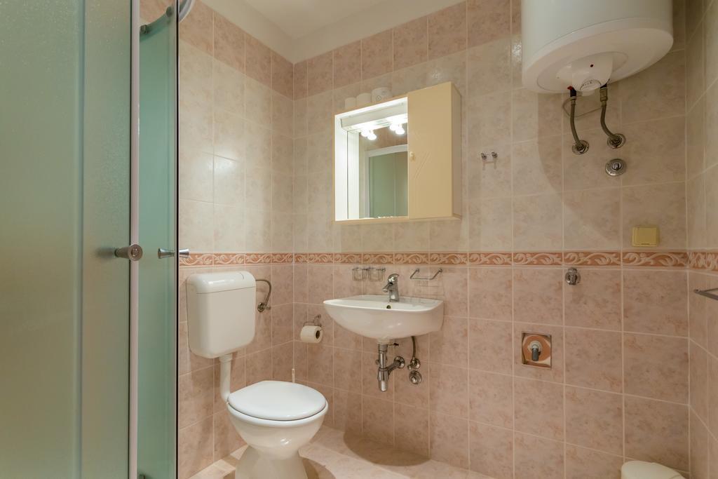 Apartments Slavica Pomena Exterior photo