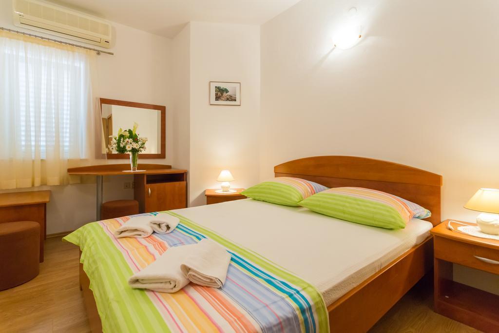 Apartments Slavica Pomena Exterior photo