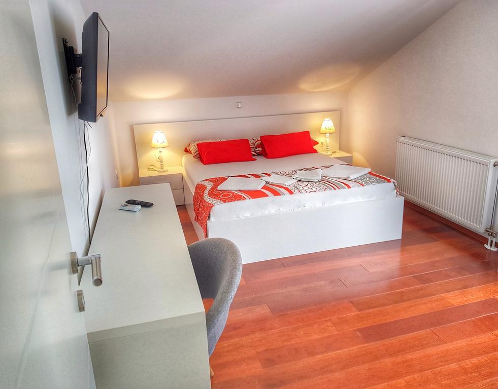 Apartments Slavica Pomena Exterior photo
